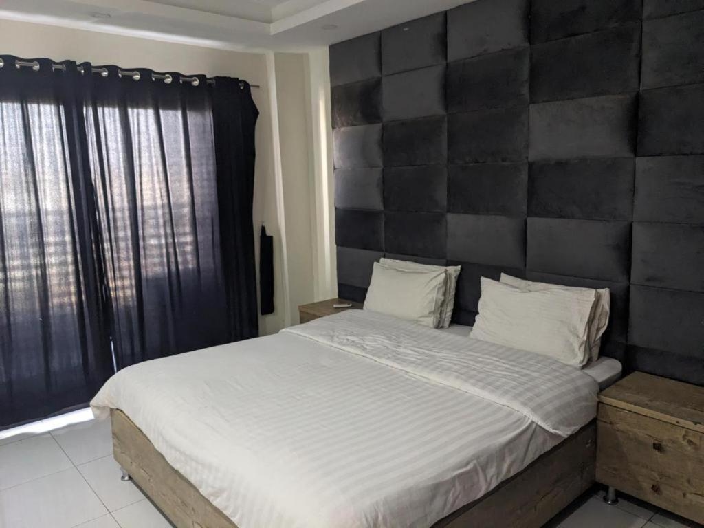 Lavish Hotel Rawalpindi Buitenkant foto