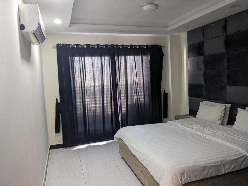Lavish Hotel Rawalpindi Buitenkant foto